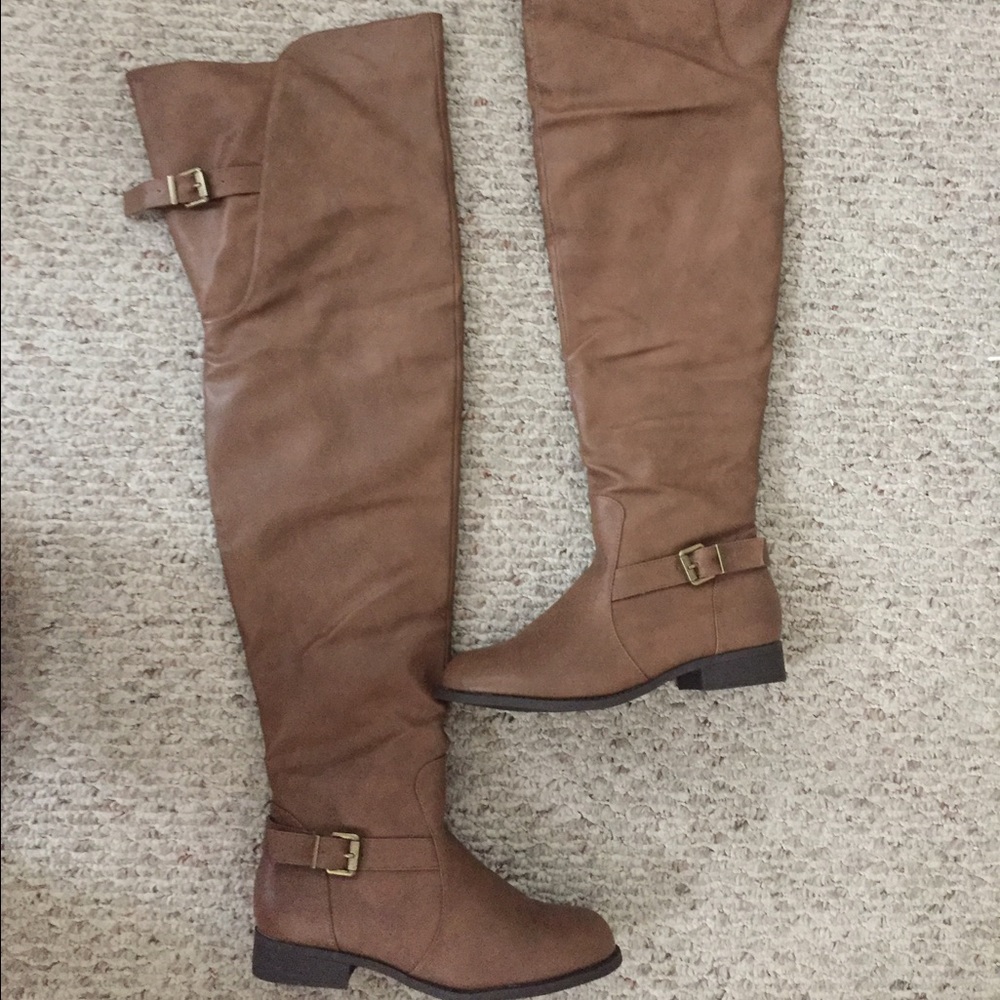 Knee high brown boots size 8 1/2